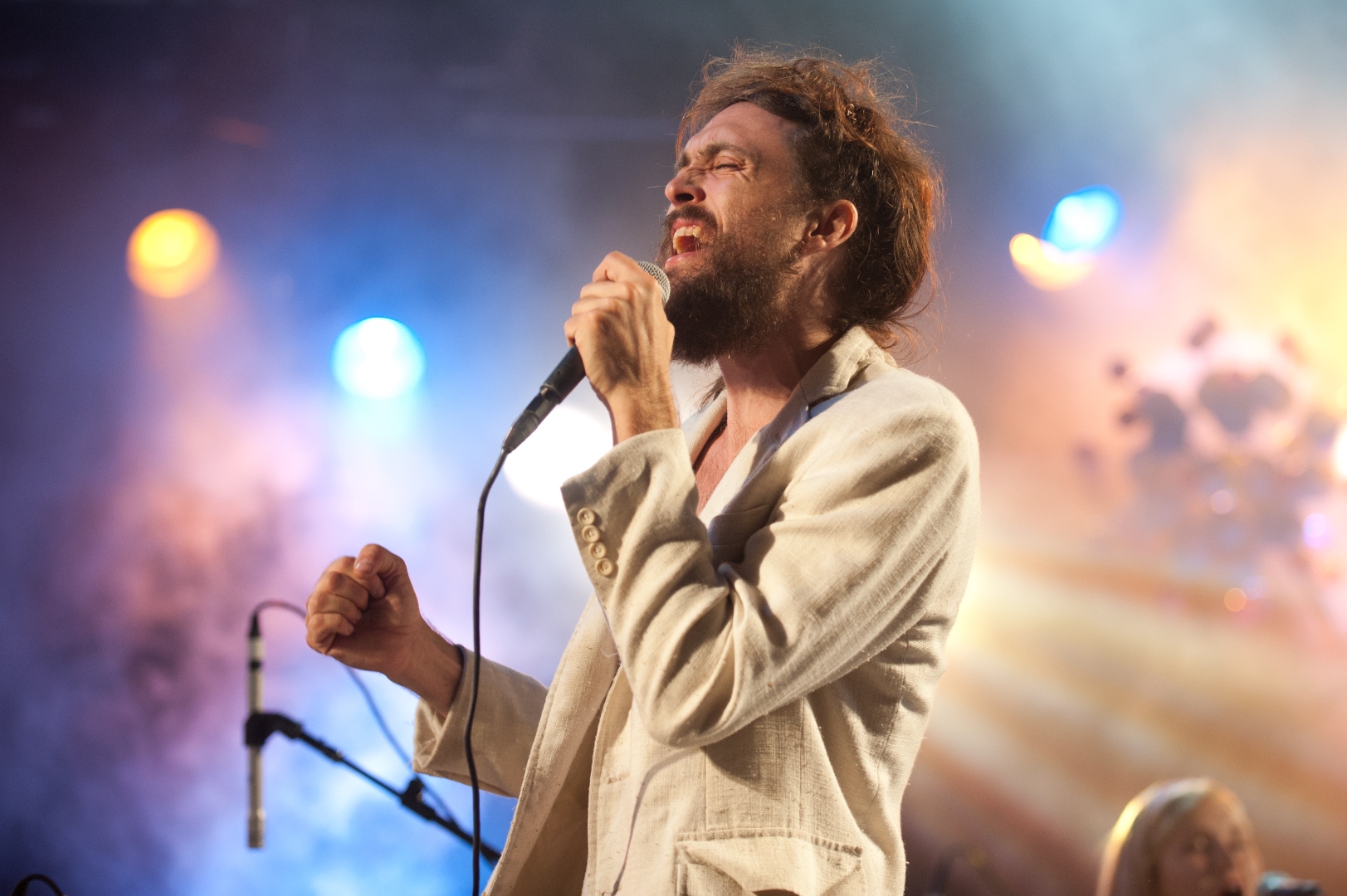 Edward Sharpe crowd at Escape to New York