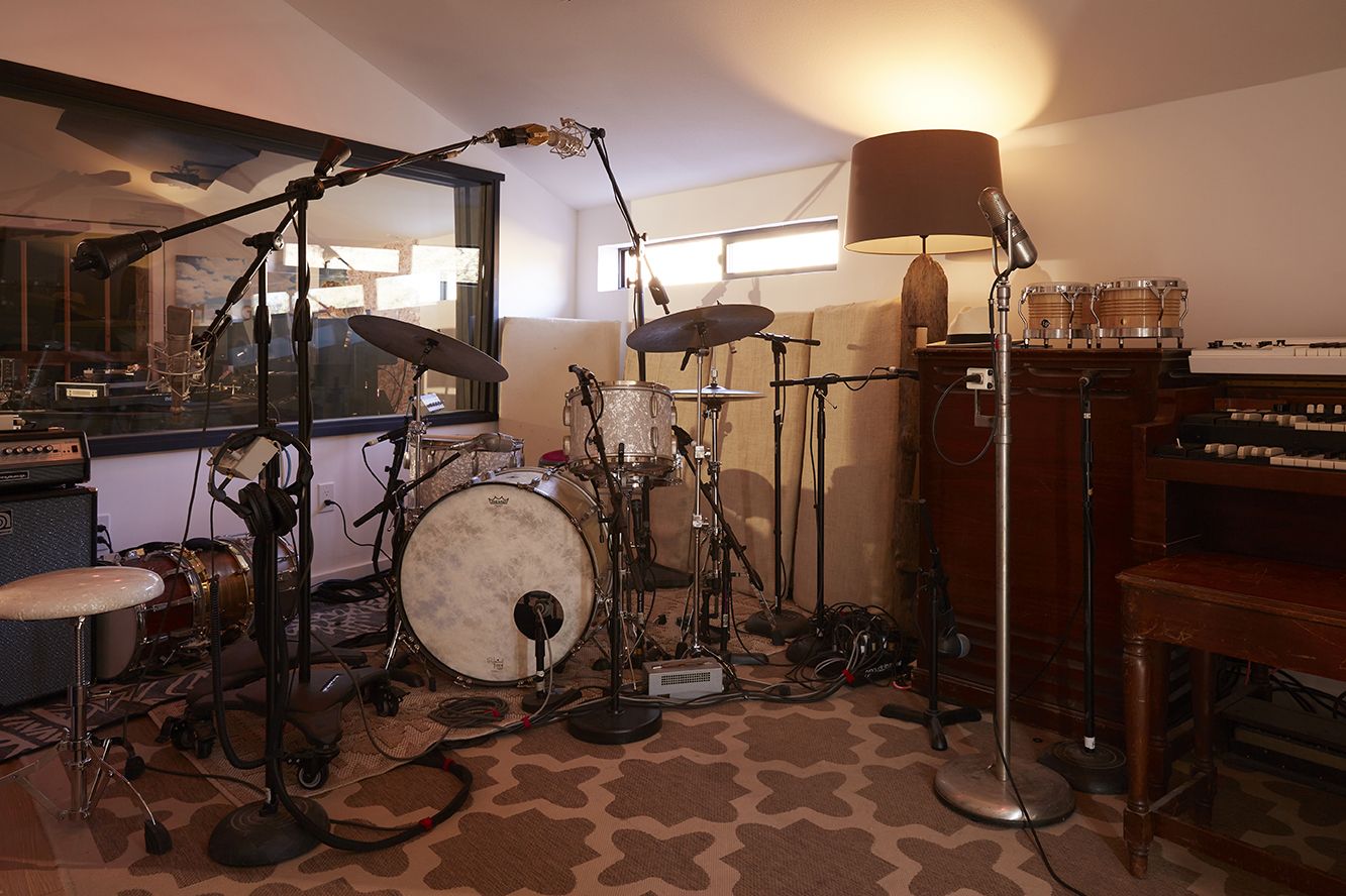 Sala en directo de Studio Two en ESCAPE — segunda vista